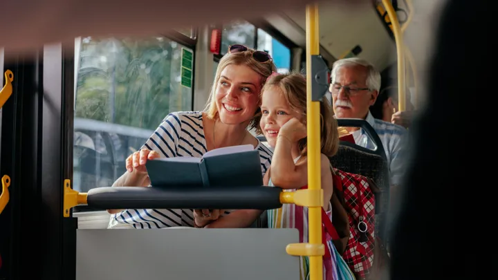 Mor Og Datter På Buss