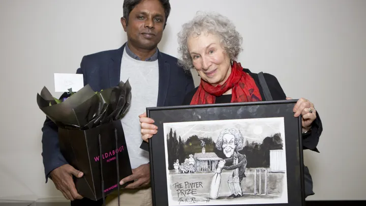 Skiens Friby-forfatter Ahmedur Rashid Chowdbury ble i 2016 tildelt PEN Pinter International Writer of Courage Prize av forfatter Margaret Atwood.