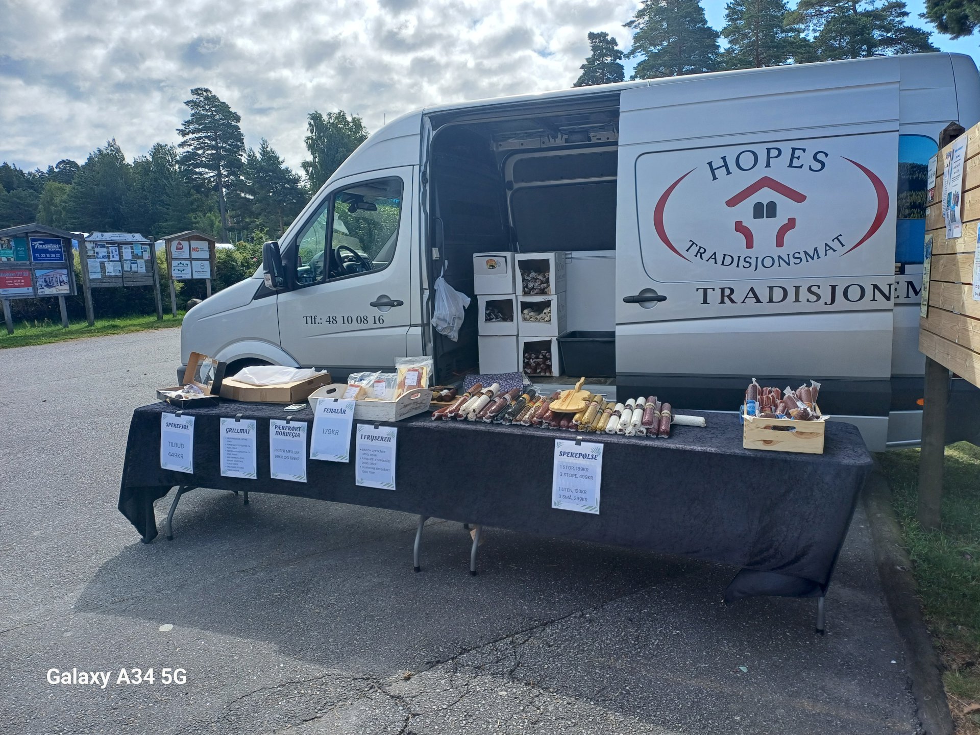 Varebil som selger matvarer