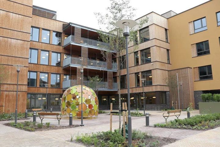 bilde fra hagen utenfor Kverndalen bo- og dagsenter
