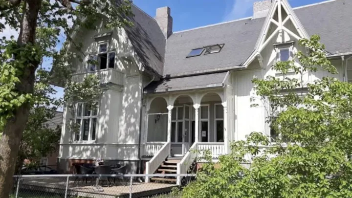 Bilde av Hermans hus, som er en aktivitetsplass og sosial møteplass.