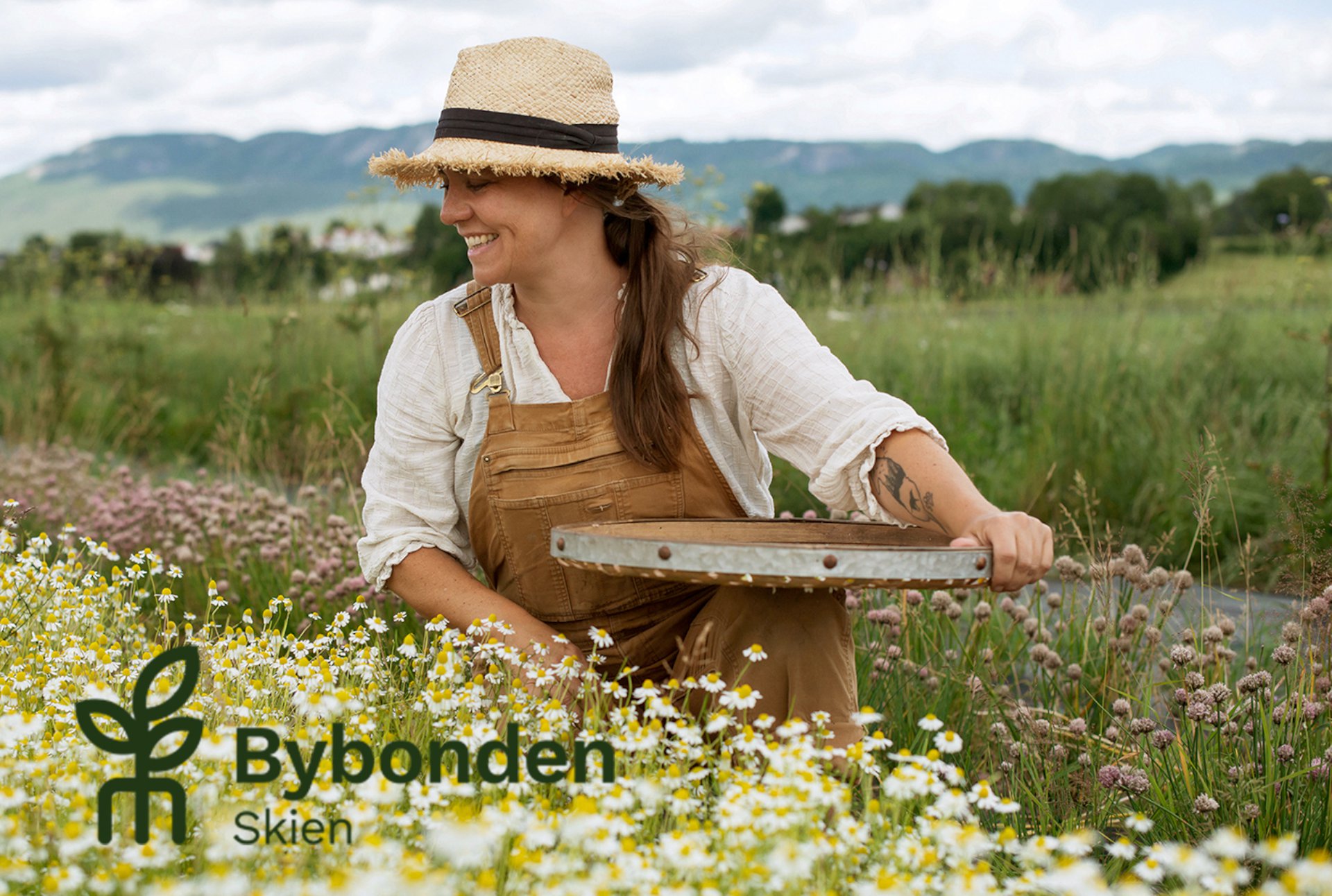 Dame som plukker blomster