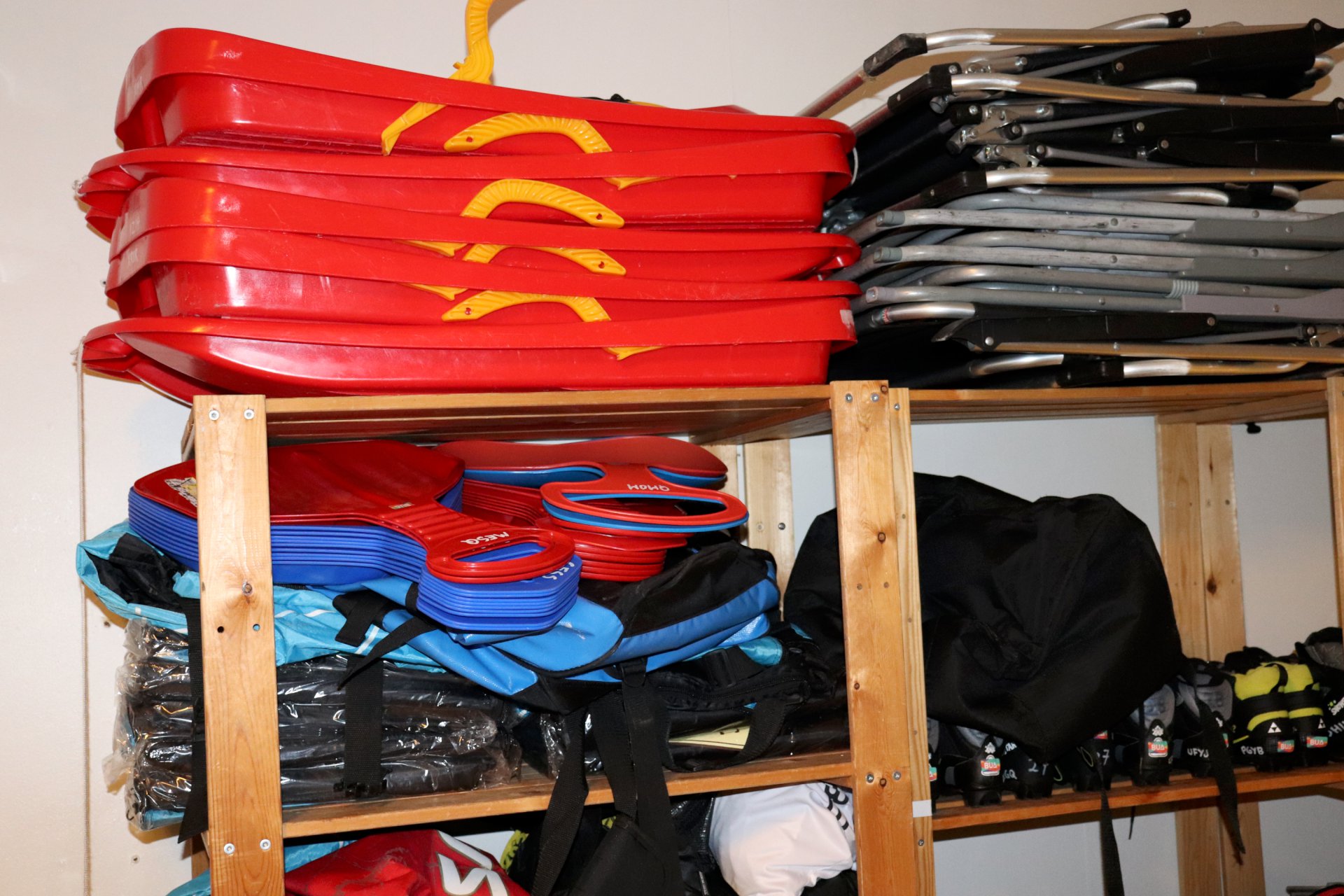 Stabel med akebrett og rumpebrett